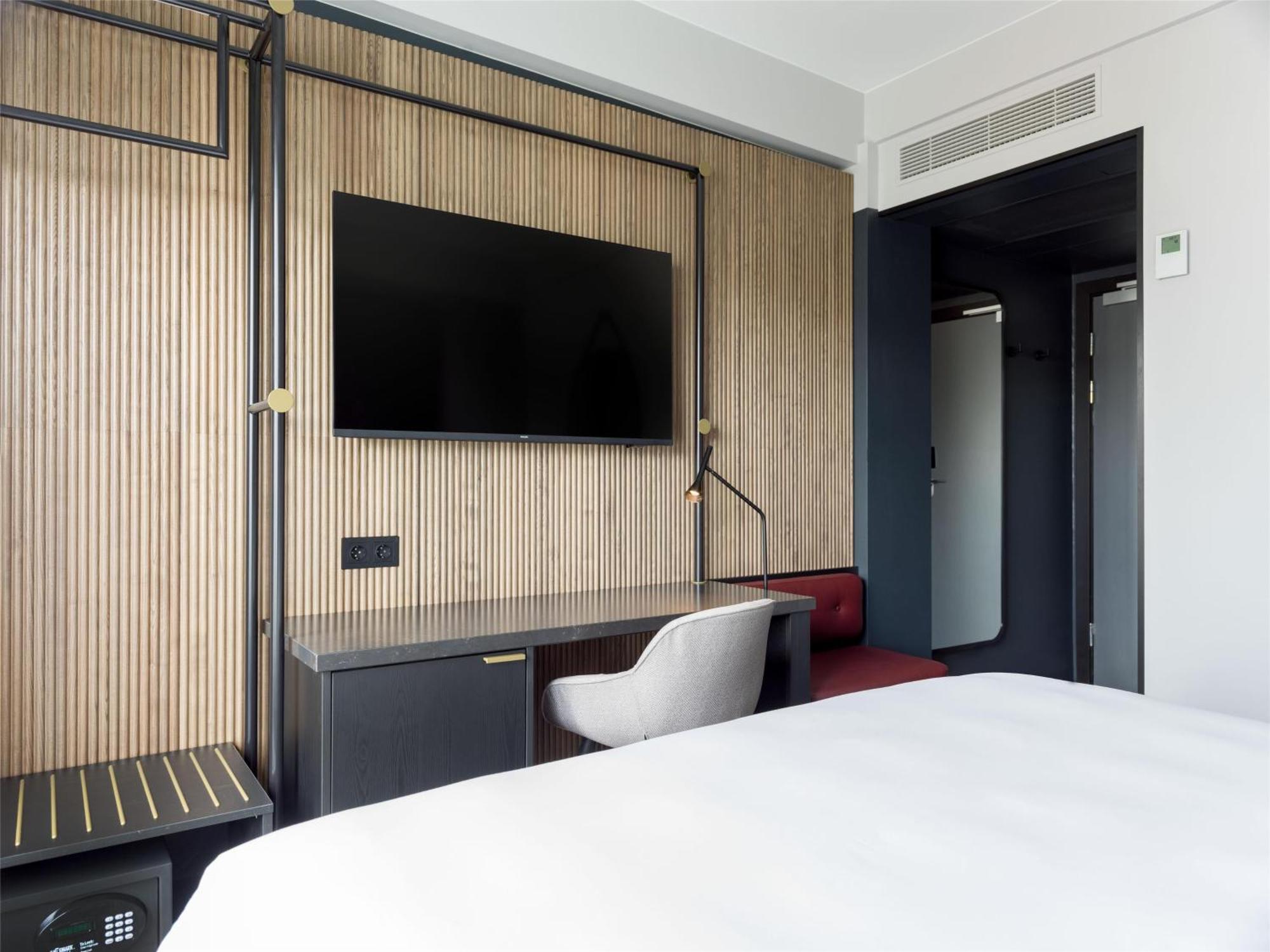 Radisson Red Centre Hotel